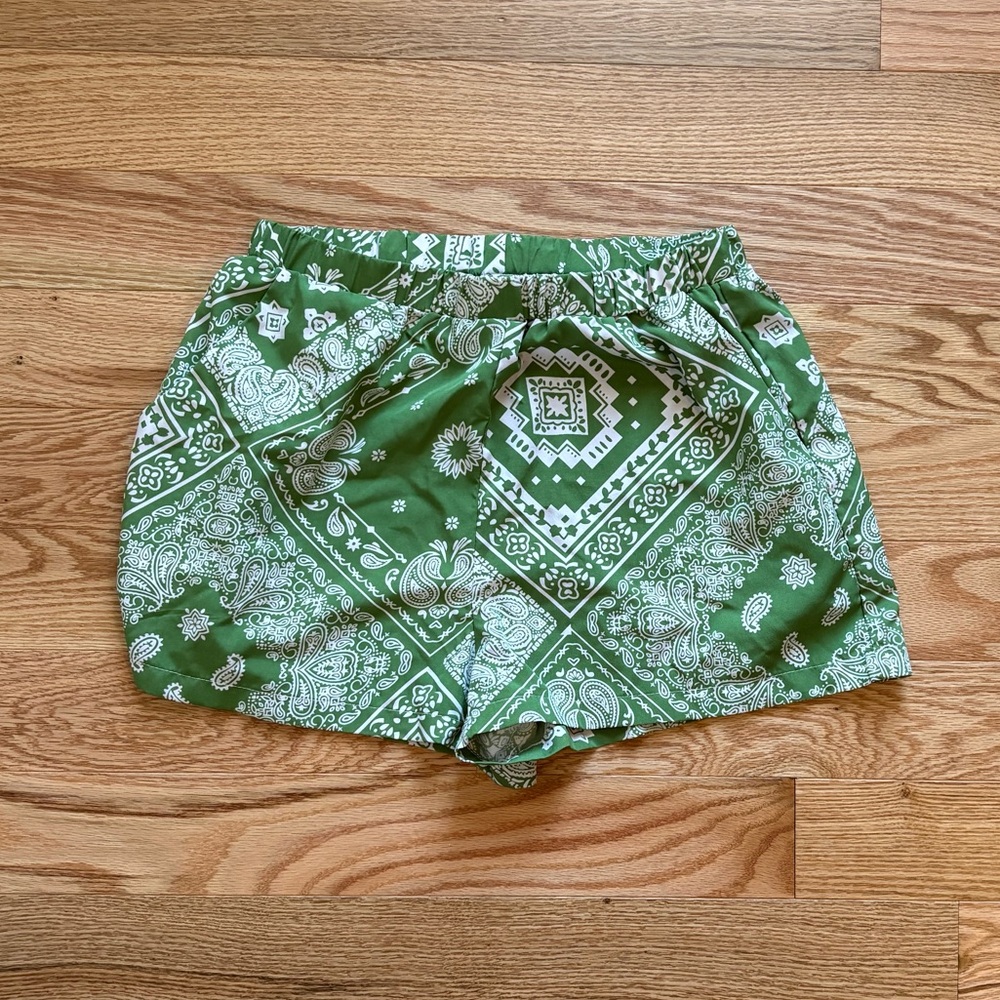 SHEIN Green Bandana-Print Athletic Shorts